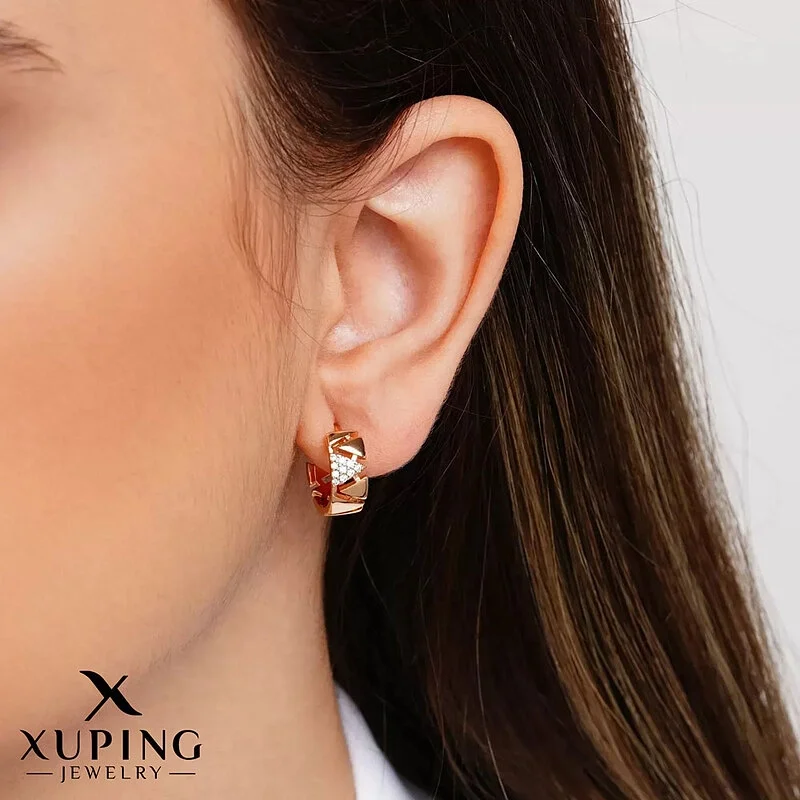 گوشواره حلقه‌ای نگین‌دار مدل مثلثی ژوپینگ با روکش طلا