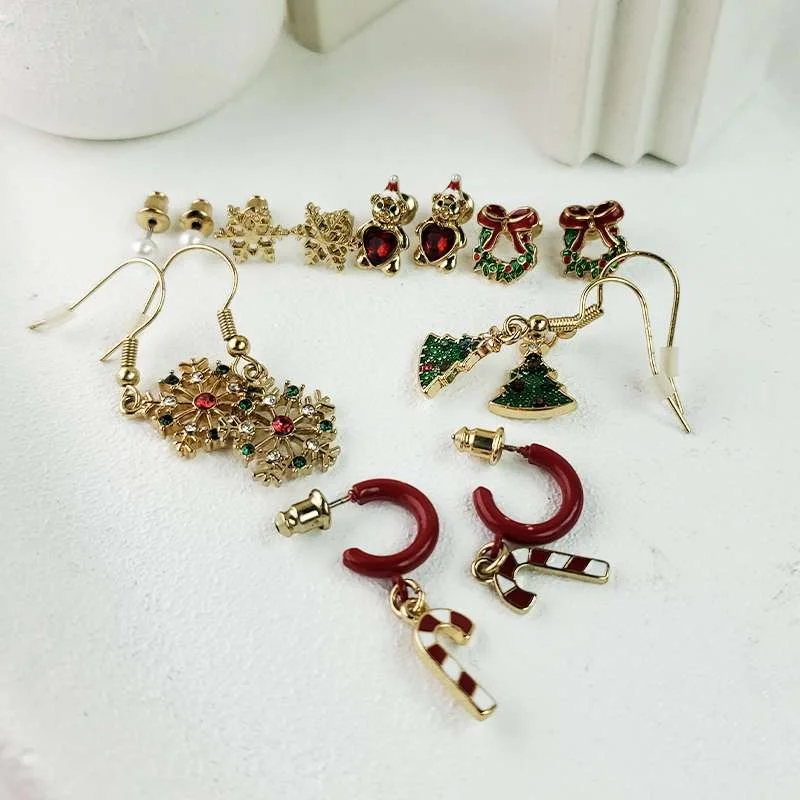 ست گوشواره فانتزی دخترانه مدل کریسمس طرح هدیه‌های کوچک زمستانی